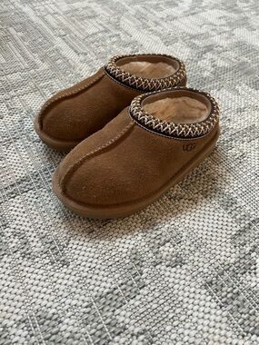 UGG Tasman II Little Kids 11 Chestnut Suede Shearling Clog Slippers